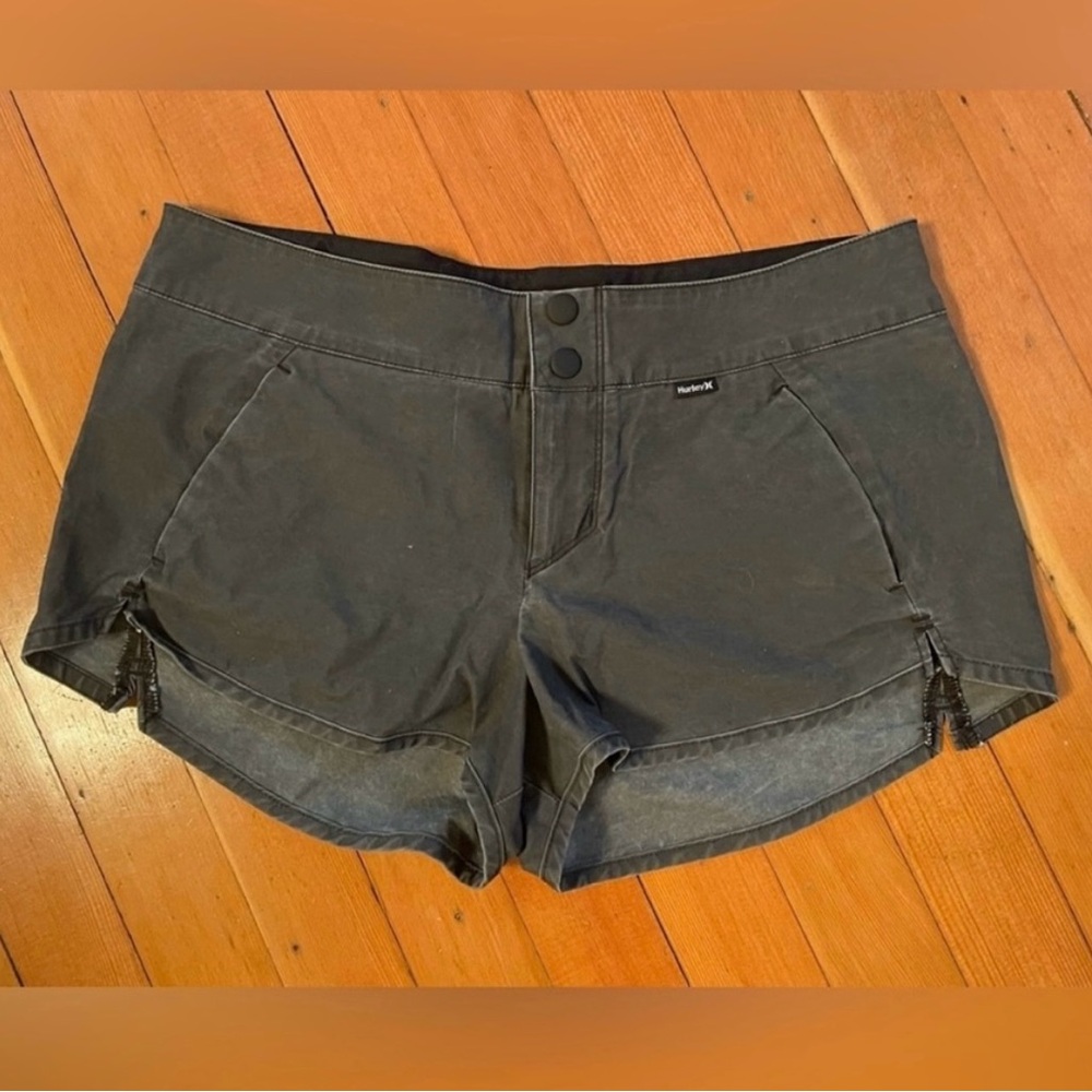 Hurley LR Portside Short. Excellent condition. Like New. Size 5 (Small / Medium)